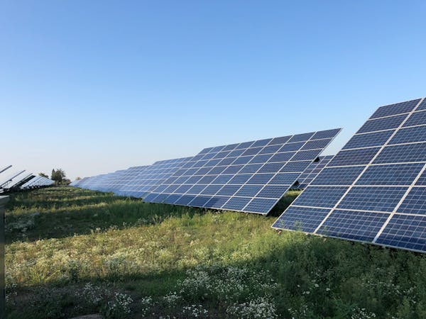 Free photo of campo ambiente elettricita energia rinnovabile